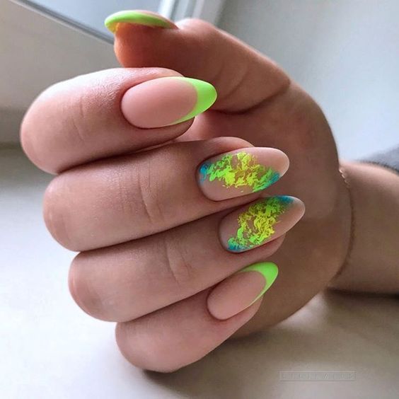 Neonowe paznokcie z wzorkami