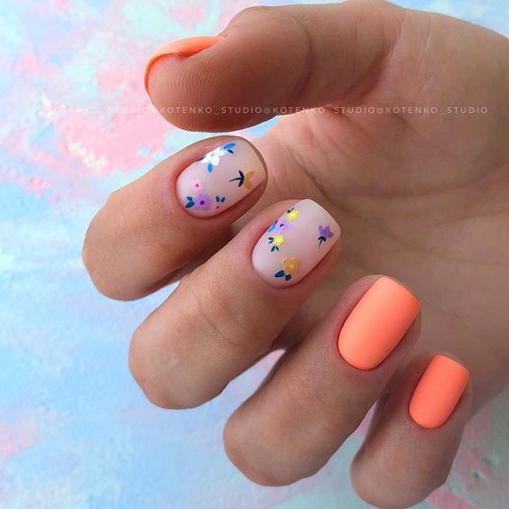Matowe pomarańczowe paznokcie