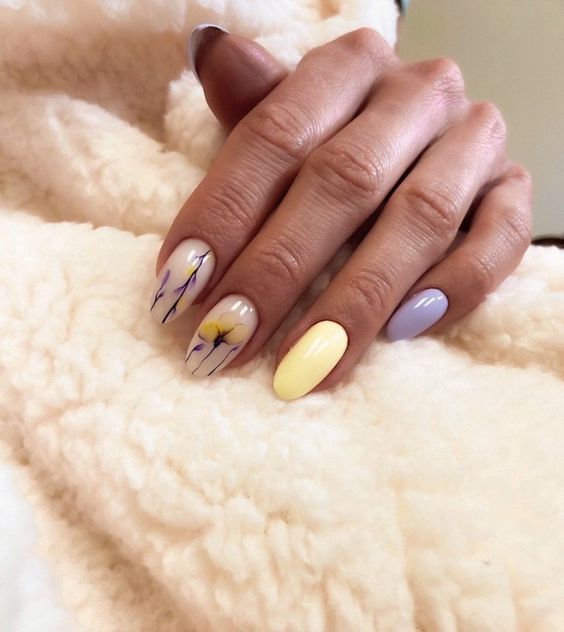 Żółty manicure na wiosnę
