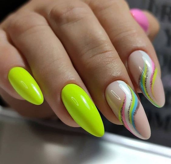 Neonowe paznokcie z wzorkami na lato